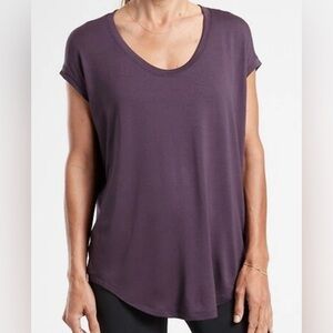 Athleta Cloudlight Stratus Short Sleeve Scoop Neck Tee in Purple Women's Medium